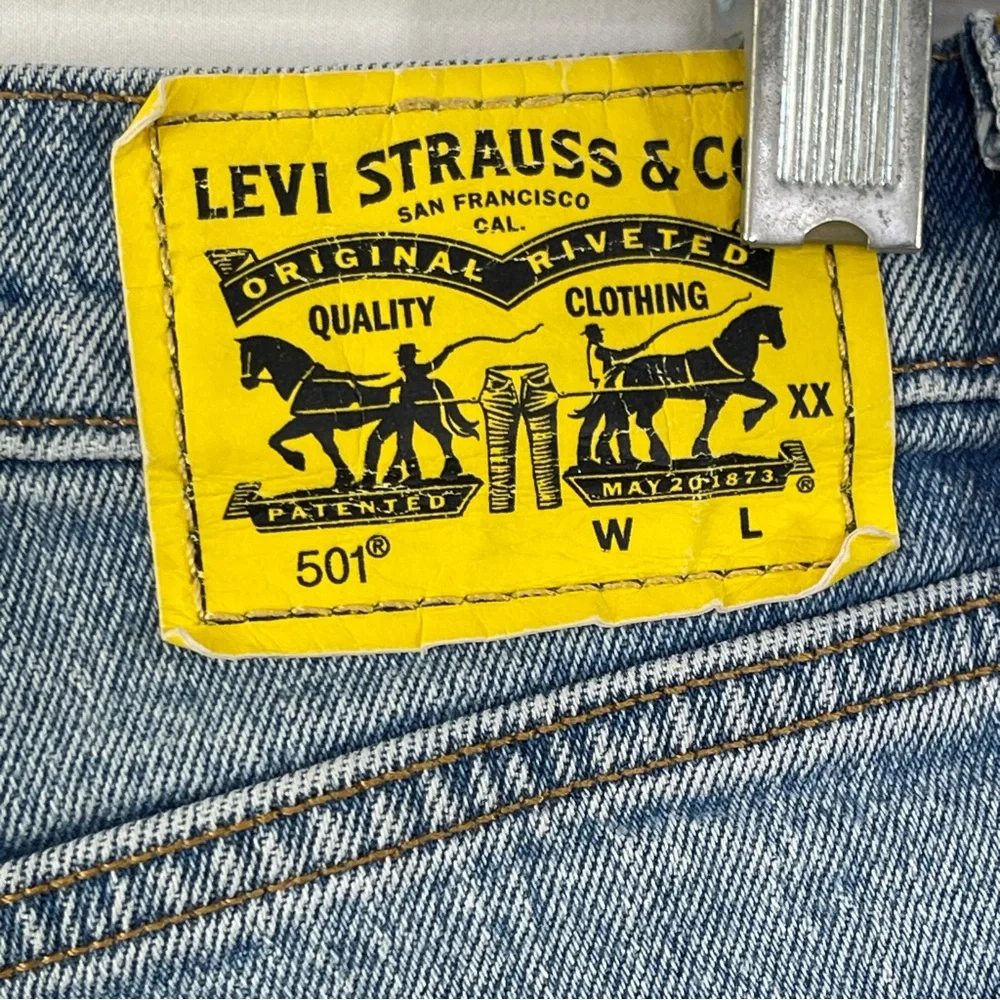Levi's 501 Peanuts Denim Shorts Size 25 Snoopy Woodstock Button Fly Yellow Tab - Picture 7 of 11